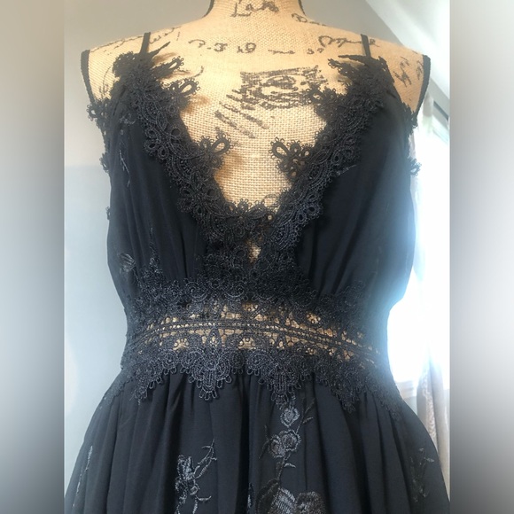 DEEP V NECK BLACK MAXI DRESS WITH SHEER LACE DETAILING - LINED, ADJUSTABLE STRAP - Picture 4 of 9